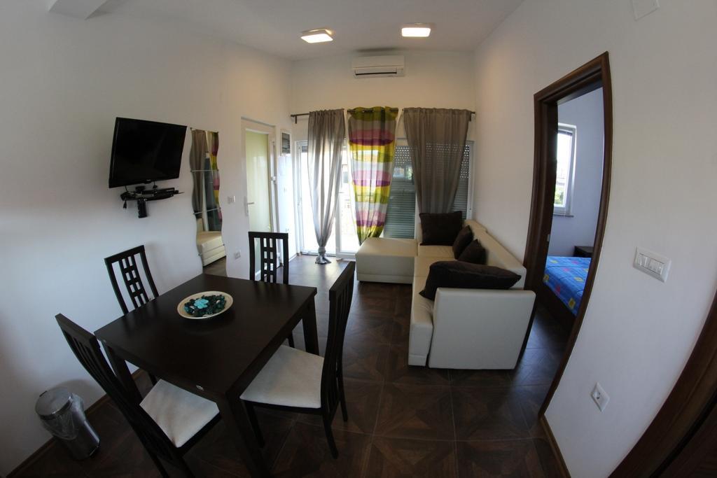 Apartments Neno Umag Habitación foto